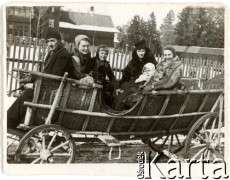 1938, Rabka, Polska.
Jacek Kuroń z rodziną. 
Fot. NN, kolekcja Jacka Kuronia, zbiory Ośrodka KARTA