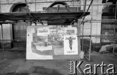 4.06.1989, Warszawa, Polska.
Wybory parlamentarne. Tablica z plakatami wyborczymi, wśród których jest m.in. plakat 