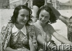 1945, Włochy.
Młode kobiety na plaży.
Fot. NN, zbiory Ośrodka KARTA, udostępniła Magdalena Braun
