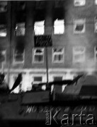 17.12.1970, Szczecin, Polska.
Czołgi pacyfikujące demonstrantów przed płonącym gmachem Komitetu Wojewódzkiego PZPR, napis na czołgu: 