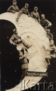 1937, Munster, Niemcy.
Żołnierze niemieccy pozują do zdjęcia na księżycu- dekoracji, z prawej strony na dole Herbert Joost.
Fot. NN, zbiory Ośrodka KARTA, zdjęcia z kolekcji Herberta Joosta udostepnił Krzysztof Kuczyński.


