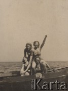 1939, Polska.
Wanda Biłat z koleżankami nad morzem.
Fot. NN, zbiory Ośrodka KARTA, udostępniła Wanda Biłat
 
