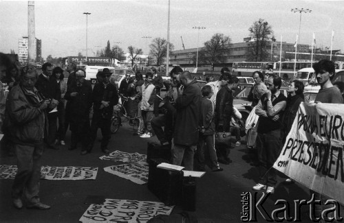 22.04.1990, Gdańsk, Polska.
Manifestacja pod Halą Olivia w związku ze zbliżającą się 43. rocznicą Akcji 