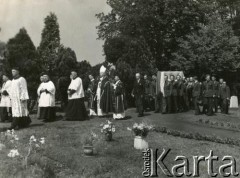 16.07.1943, Newark, Wielka Brytania.
Pogrzeb generała Władysława Sikorskiego. Kondukt na cmentarzu. 
Fot. NN, album Tadeusza Kukli, zbiory Biblioteki Polskiej im. Ignacego Domeyki w Buenos Aires (Biblioteca Polaca Ignacio Domeyko)