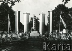 1940-1948, Newark, Wielka Brytania
Cmentarz Lotników Polskich. Spoczywa tu m.in. 353 lotników Polskich Sił Powietrznych, trzech prezydentów RP na uchodźctwie. Na płycie wieńczącej krzyż wyryto napis: 