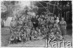 Po 1948, Argentyna.
Obóz harcerski.
Fot. NN, album Tadeusza Kukli, zbiory Biblioteki Polskiej im. Ignacego Domeyki w Buenos Aires (Biblioteca Polaca Ignacio Domeyko)