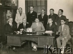 1937-1938, Buenos Aires, Argentyna.
Zarząd Związku Polskiego w Argentynie (kadencja 1937-1938). Na zdjęciu: Kropidłowski, J. Bączkarski, siedzą: Jan Szyc, inż. Stanisław Biernacki, Stanisław Pyzik, Franciszek Hajewski, M. Wróbel.
Fot. NN, zespół nr 19 