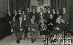 Po 1945, Argentyna.
Jubileusz 40-lecia pracy społecznej Stanisław Czyżewskiego. Na zdjęciu jubilat z żoną i współpracownikami.
Fot. NN, zespół nr 19 