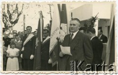 po 1945, Llavallol, prowincja Buenos Aires, Argentyna.
Uroczystość poświęcenia sztandaru Towarzystwa Polskiego w Llavallol. Przemawia prezes Związku Polaków w Argentynie Stanisław Pyzik.
Fot. NN, zespół nr 19 