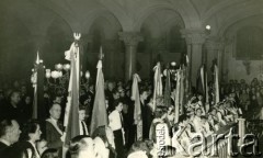 1956, Buenos Aires, Argentyna
Msza święta z udziałem argentyńskiej Polonii zorganizowana po wydarzeniach związane z  Poznańskim Czerwcem 1956. 
Fot. Alvi, zbiory Biblioteki Polskiej im. Ignacego Domeyki w Buenos Aires (Biblioteca Polaca Ignacio Domeyko)
