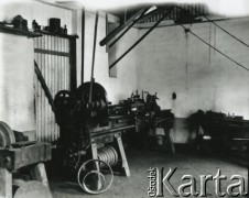 1928, prowincja Misiones, Argentyna.
W warsztacie.
Fot. Stanisław Pyzik, zbiory Biblioteki Polskiej im. Ignacego Domeyki w Buenos Aires (Biblioteca Polaca Ignacio Domeyko)
