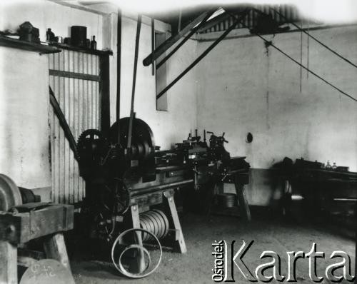 1928, prowincja Misiones, Argentyna.
W warsztacie.
Fot. Stanisław Pyzik, zbiory Biblioteki Polskiej im. Ignacego Domeyki w Buenos Aires (Biblioteca Polaca Ignacio Domeyko)