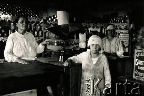 1928, Misiones, Argentyna
W sklepie
Fot. Stanisław Pyzik, Biblioteka Polska im. Ignacego Domeyki
