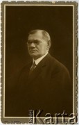 1930, Argentyna. 
Michał Szelągowski (1853-1936) – działacz polonijny, współzałożyciel w 1890 roku pierwszej polskiej organizacji w Argentynie – Towarzystwa Polskiego w Buenos Aires. Przybył do Argentyny w 1878, osiedlił się w La Placie, gdzie działał w Komitecie Pomocy Emigrantom. Dzięki jego znajomości z gubernatorem Juanem Lanusse do prowincji Misiones trafili pierwsi osadnicy z ziem polskich. 
Fot. NN, zbiory Biblioteki Polskiej im. Ignacego Domeyki w Buenos Aires (Biblioteca Polaca Ignacio Domeyko)
