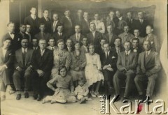 18.10.1930, Santa Fe, Argentyna.  
Fotografia zbiorowa Polaków z Santa Fe.
Fot. NN, zbiory Biblioteki Polskiej im. Ignacego Domeyki w Buenos Aires (Biblioteca Polaca Ignacio Domeyko)