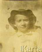 Początek XX wieku, Apostoles, prowincja Misiones, Argentyna.
Dziecko polskich osadników.
Fot. NN, zbiory Biblioteki Polskiej im. Ignacego Domeyki w Buenos Aires (Biblioteca Polaca Ignacio Domeyko)