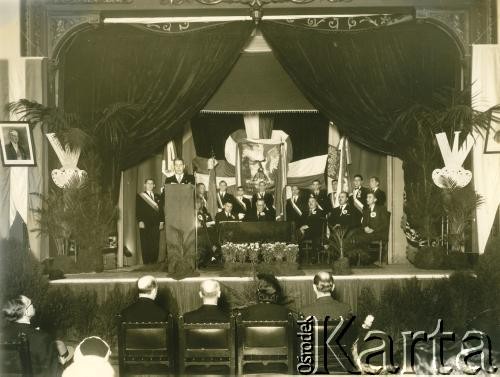 lata 30., Buenos Aires, Argentyna.
Polska uroczystość z udziałem działaczy polonijnych.
Fot. NN, zbiory Biblioteki Polskiej im. Ignacego Domeyki w Buenos Aires