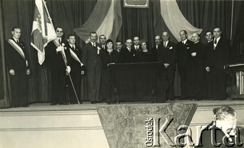 lata 30., Buenos Aires, Argentyna.
Polska uroczystość z udziałem działaczy polonijnych.
Fot. NN, zbiory Biblioteki Polskiej im. Ignacego Domeyki w Buenos Aires