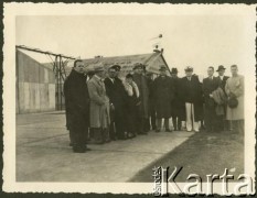 1938, Argentyna.
Powitanie dyrektora PLL LOT Wacława Makowskiego - w samolocie Lockheed L-14 Super Electra pokonał trasę Los Angeles-Ameryka Środkowa-Ameryka Południowa-Atlantyk-Afryka-Rzym.
Fot. NN, zbiory Biblioteki Polskiej im. Ignacego Domeyki (Biblioteca Polaca Ignacio Domeyko)