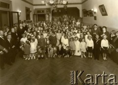 Lata 30., Buenos Aires, Argentyna.
Pracownicy Banco Polaco z dziećmi.
Fot. NN, zbiory Biblioteki Polskiej im. Ignacego Domeyki w Buenos Aires (Biblioteca Polaca Ignacio Domeyko)