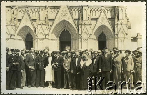 Lata 30., Lujan, Argentyna.
Załoga Daru Pomorza w towarzystwie argentyńskiej Polonii.
Fot. NN, zbiory Biblioteki Polskiej im. Ignacego Domeyki (Biblioteca Polaca Ignacio Domeyko) 
