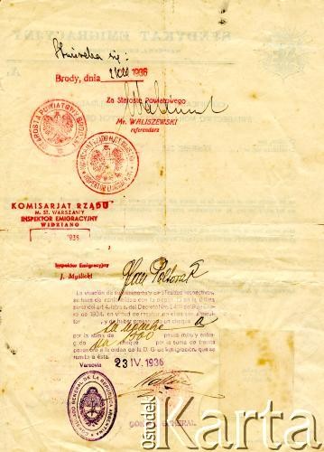 18.02.1936, Podkamień, pow. Broda, woj. tarnopolskie, Polska.
Świadectwo moralności i dobrych obyczajów wydane dla Jana Półtoraka przez wójta gminy - Leopolda Trockiego i zatwierdzone w starostwie powiatowym w Brodach 26 lutego 1936 roku.
Fot. NN, kolekcja Janiny Półtorak, zbiory Biblioteki Polskiej im. Ignacego Domeyki w Buenos Aires (Biblioteca Polaca Ignacio Domeyko), reprodukcje cyfrowe w Ośrodku KARTA w Warszawie 



