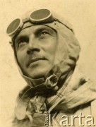 1933-1934, Andy, Argentyna.
Wiktor Ostrowski, ur.16 czerwca 1905 r. w Jekaterynosławiu. Uczestnik I Polskiej Wyprawy w Andy. W skład wyprawy weszli: Stefan Daszyński, Konstanty Jodko-Narkiewicz, Stefan Osiecki, Wiktor Ostrowski. Wyprawa zdobyła czwarty co do wysokości szczyt Ameryki, Cerro Mercedario (6670 m) oraz dziewiczą wschodnią ścianę Aconcagua (6960 m) wytyczając drogę zwaną dzisiaj Ruta de los Polacos. Na pamiątkę bohaterów tej wyprawy alpiniści argentyńscy wprowadzili na mapy nazwy Glaciar Ostrowski, Glaciar Karpiński i El Pico Polaco.
Fot. NN, kolekcja Andynistów, zbiory Biblioteki Polskiej im. Ignacego Domeyki w Buenos Aires (Biblioteca Polaca Ignacio Domeyko), reprodukcje cyfrowe w Ośrodku KARTA w Warszawie 
(sygnatura oryg. 99)
