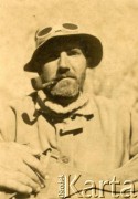 1933-1934, Andy, Argentyna.
Inżynier Konstanty Jodko-Narkiewicz uczestnik I Polskiej Wyprawie w Andy. W skład wyprawy weszli: Stefan Daszyński, Konstanty Jodko-Narkiewicz, Stefan Osiecki, Wiktor Ostrowski. Wyprawa zdobyła czwarty co do wysokości szczyt Ameryki, Cerro Mercedario (6670 m) oraz dziewiczą wschodnią ścianę Aconcagua (6960 m) wytyczając drogę zwaną dzisiaj Ruta de los Polacos. Na pamiątkę bohaterów tej wyprawy alpiniści argentyńscy wprowadzili na mapy nazwy Glaciar Ostrowski, Glaciar Karpiński i El Pico Polaco.
Fot. NN, kolekcja Andynistów, zbiory Biblioteki Polskiej im. Ignacego Domeyki w Buenos Aires (Biblioteca Polaca Ignacio Domeyko), reprodukcje cyfrowe w Ośrodku KARTA w Warszawie 
(sygnatura oryg. 99)
