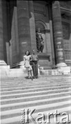 Po 1945, Paryż, Francja.
Maria i Karol Świeczewscy. Oboje po wojnie wyemigrowali do Argentyny. Małżeństwo przyjaźniło się z pisarzem Witoldem Gombrowiczem.
Fot. NN, kolekcja Marii Świeczewskiej-Wańke, zbiory Biblioteki Polskiej im. Ignacego Domeyki w Buenos Aires (Biblioteca Polaca Ignacio Domeyko), reprodukcje cyfrowe w Ośrodku KARTA w Warszawie