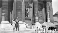 Po 1945, Paryż, Francja.
Maria i Karol Świeczewscy. Oboje po wojnie wyemigrowali do Argentyny. Małżeństwo przyjaźniło się z pisarzem Witoldem Gombrowiczem.
Fot. NN, kolekcja Marii Świeczewskiej-Wańke, zbiory Biblioteki Polskiej im. Ignacego Domeyki w Buenos Aires (Biblioteca Polaca Ignacio Domeyko), reprodukcje cyfrowe w Ośrodku KARTA w Warszawie