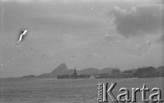 Lata 40., Rio de Janeiro, Brazylia.
Port. Fotografia wykonana przez Marię Świeczewską lub jej męża Karola. Oboje po wojnie wyemigrowali do Argentyny. Małżeństwo przyjaźniło się z pisarzem Witoldem Gombrowiczem.
Fot. NN, kolekcja Marii Świeczewskiej-Wańke, zbiory Biblioteki Polskiej im. Ignacego Domeyki w Buenos Aires (Biblioteca Polaca Ignacio Domeyko), reprodukcje cyfrowe w Ośrodku KARTA w Warszawie