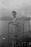 Lata 40., Rio de Janeiro, Brazylia.
Maria Świeczewska w porcie. Fotografia wykonana przez jej męża Karola. Oboje po wojnie wyemigrowali do Argentyny. Małżeństwo przyjaźniło się z pisarzem Witoldem Gombrowiczem.
Fot. Karol Świeczewski, kolekcja Marii Świeczewskiej-Wańke, zbiory Biblioteki Polskiej im. Ignacego Domeyki w Buenos Aires (Biblioteca Polaca Ignacio Domeyko), reprodukcje cyfrowe w Ośrodku KARTA w Warszawie