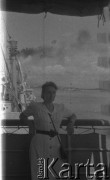 Lata 40., Rio de Janeiro, Brazylia.
Nieznana kobieta na okręcie. Fotografia wykonana przez Marię Świeczewską lub jej męża Karola. Oboje po wojnie wyemigrowali do Argentyny. Małżeństwo przyjaźniło się z pisarzem Witoldem Gombrowiczem.
Fot. NN, kolekcja Marii Świeczewskiej-Wańke, zbiory Biblioteki Polskiej im. Ignacego Domeyki w Buenos Aires (Biblioteca Polaca Ignacio Domeyko), reprodukcje cyfrowe w Ośrodku KARTA w Warszawie