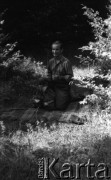 Po 1945, Francja.
Karol Świeczewski. Fotografia wykonana przez jego żonę Marię Świeczewską. Oboje po wojnie wyemigrowali do Argentyny. Małżeństwo przyjaźniło się z pisarzem Witoldem Gombrowiczem.
Fot. Maria Świeczewska, kolekcja Marii Świeczewskiej-Wańke, zbiory Biblioteki Polskiej im. Ignacego Domeyki w Buenos Aires (Biblioteca Polaca Ignacio Domeyko), reprodukcje cyfrowe w Ośrodku KARTA w Warszawie