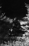 Po 1945, Francja.
Karol Świeczewski. Fotografia wykonana przez jego żonę Marię Świeczewską. Oboje po wojnie wyemigrowali do Argentyny. Małżeństwo przyjaźniło się z pisarzem Witoldem Gombrowiczem.
Fot. Maria Świeczewska, kolekcja Marii Świeczewskiej-Wańke, zbiory Biblioteki Polskiej im. Ignacego Domeyki w Buenos Aires (Biblioteca Polaca Ignacio Domeyko), reprodukcje cyfrowe w Ośrodku KARTA w Warszawie