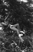 Po 1945, Francja.
Maria Świeczewska. Fotografia wykonana przez męża Marii - Karola. Oboje po wojnie wyemigrowali do Argentyny. Małżeństwo przyjaźniło się z pisarzem Witoldem Gombrowiczem.
Fot. Karol Świeczewski, kolekcja Marii Świeczewskiej-Wańke, zbiory Biblioteki Polskiej im. Ignacego Domeyki w Buenos Aires (Biblioteca Polaca Ignacio Domeyko), reprodukcje cyfrowe w Ośrodku KARTA w Warszawie