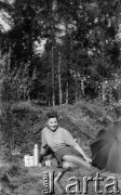 Po 1945, Francja.
Maria Świeczewska. Fotografia wykonana przez męża Marii - Karola. Oboje po wojnie wyemigrowali do Argentyny. Małżeństwo przyjaźniło się z pisarzem Witoldem Gombrowiczem.
Fot. Karol Świeczewski, kolekcja Marii Świeczewskiej-Wańke, zbiory Biblioteki Polskiej im. Ignacego Domeyki w Buenos Aires (Biblioteca Polaca Ignacio Domeyko), reprodukcje cyfrowe w Ośrodku KARTA w Warszawie