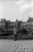 Po 1945, Francja.
Karol Świeczewski. Fotografia wykonana przez jego żonę Marię Świeczewską. Oboje po wojnie wyemigrowali do Argentyny. Małżeństwo przyjaźniło się z pisarzem Witoldem Gombrowiczem.
Fot. Maria Świeczewska, kolekcja Marii Świeczewskiej-Wańke, zbiory Biblioteki Polskiej im. Ignacego Domeyki w Buenos Aires (Biblioteca Polaca Ignacio Domeyko), reprodukcje cyfrowe w Ośrodku KARTA w Warszawie