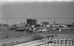 Lata 40., Europa.
Wycieczka po Europie. Fotografia wykonana przez Marię Świeczewską lub jej męża Karola. Oboje po wojnie wyemigrowali do Argentyny. Małżeństwo przyjaźniło się z pisarzem Witoldem Gombrowiczem.
Fot. NN, kolekcja Marii Świeczewskiej-Wańke, zbiory Biblioteki Polskiej im. Ignacego Domeyki w Buenos Aires (Biblioteca Polaca Ignacio Domeyko), reprodukcje cyfrowe w Ośrodku KARTA w Warszawie