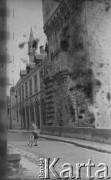 Po 1945, Francja.
Maria Świeczewska. Fotografia wykonana przez jej męża Karola. Oboje po wojnie wyemigrowali do Argentyny. Małżeństwo przyjaźniło się z pisarzem Witoldem Gombrowiczem.
Fot. Karol Świeczewski, kolekcja Marii Świeczewskiej-Wańke, zbiory Biblioteki Polskiej im. Ignacego Domeyki w Buenos Aires (Biblioteca Polaca Ignacio Domeyko), reprodukcje cyfrowe w Ośrodku KARTA w Warszawie