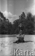 Po 1945, Francja.
Maria i Karol Świeczewscy w czasie wycieczki rowerowej po Francji. Oboje po wojnie wyemigrowali do Argentyny. Małżeństwo przyjaźniło się z pisarzem Witoldem Gombrowiczem.
Fot. NN, kolekcja Marii Świeczewskiej-Wańke, zbiory Biblioteki Polskiej im. Ignacego Domeyki w Buenos Aires (Biblioteca Polaca Ignacio Domeyko), reprodukcje cyfrowe w Ośrodku KARTA w Warszawie
