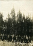 Przed 1926, prawdopodobnie Argentyna.
Hrabia Ksawery Orłowski (6. od lewej) w towarzystwie nieznanych osób.
Fot. NN, kolekcja rodziny Orłowskich, zbiory Biblioteki Polskiej im. Ignacego Domeyki w Buenos Aires (Biblioteca Polaca Ignacio Domeyko), reprodukcje cyfrowe w Ośrodku KARTA w Warszawie