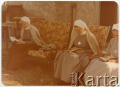 1978, Santa Teresita, Argentyna.
Matka generalna Teresa Maria (1. od lewej) i Maria Lucyna Mistecka (w środku).
Fot. NN, zbiory Zgromadzenia Sióstr Zmartwychwstania Pańskiego w Buenos Aires, reprodukcje cyfrowe w  Bibliotece Polskiej im. Ignacego Domeyki w Buenos Aires (Biblioteca Polaca Ignacio Domeyko) i w Ośrodku KARTA w Warszawie