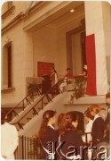 1982, Buenos Aires, Argentyna.
Uroczystość z okazji kanonizacji ojca Maksymiliana Marii Kolbe w szkole prowadzonej przez polskie siostry zmartwychwstanki.
Fot. NN, zbiory Zgromadzenia Sióstr Zmartwychwstania Pańskiego w Buenos Aires, reprodukcje cyfrowe w  Bibliotece Polskiej im. Ignacego Domeyki w Buenos Aires (Biblioteca Polaca Ignacio Domeyko) i w Ośrodku KARTA w Warszawie
