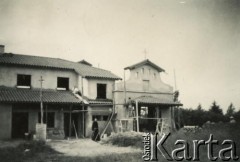 1957-1958, Martin Coronado, Argentyna.
Budowa kaplicy i klasztoru franciszkanów (później ten teren, który stał się ośrodkiem polskiego duszpasterstwa w Argentynie, został nazwany 