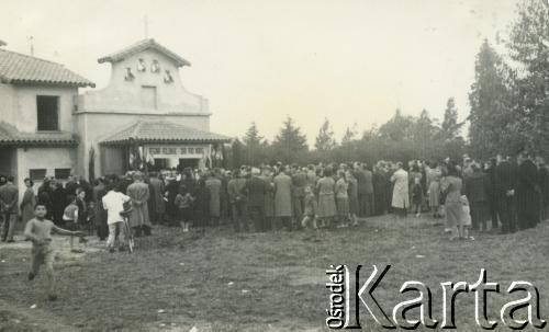 7.06.1958, Martin Coronado, Argentyna.
Pierwsza msza święta w kaplicy polskich franciszkanów.
Fot. NN, akta ojca Justyniana Maciaszka, zbiory Archiwum Ojców Franciszkanów w Polskiej Misji Katolickiej w Martin Coronado, reprodukcje cyfrowe w Bibliotece Polskiej im. Ignacego Domeyki w Buenos Aires (Biblioteca Polaca Ignacio Domeyko) i w Ośrodku KARTA w Warszawie