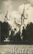 Przed 1939, Święciany, Polska.
Kościół Wszystkich Świętych.
Fot. NN, kolekcja Antoniego Sołowieja, zbiory  Archiwum Ojców Franciszkanów w Polskiej Misji Katolickiej w Martin Coronado, reprodukcje cyfrowe w  Bibliotece Polskiej im. Ignacego Domeyki w Buenos Aires (Biblioteca Polaca Ignacio Domeyko) i w Ośrodku KARTA w Warszawie