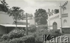 1979, Azara, prowincja Misiones, Argentyna.
Kościół katolicki pw. świętego Antoniego. 
Fot. NN, kolekcja dotycząca życia religijnego w prowincji Misiones, zbiory  Archiwum Ojców Franciszkanów w Polskiej Misji Katolickiej w Martin Coronado, reprodukcje cyfrowe w  Bibliotece Polskiej im. Ignacego Domeyki w Buenos Aires (Biblioteca Polaca Ignacio Domeyko) i w Ośrodku KARTA w Warszawie