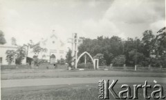2.01.1979, Azara, prowincja Misiones, Argentyna.
Kościół katolicki pw. świętego Antoniego.
Fot. NN, kolekcja dotycząca życia religijnego w prowincji Misiones, zbiory  Archiwum Ojców Franciszkanów w Polskiej Misji Katolickiej w Martin Coronado, reprodukcje cyfrowe w  Bibliotece Polskiej im. Ignacego Domeyki w Buenos Aires (Biblioteca Polaca Ignacio Domeyko) i w Ośrodku KARTA w Warszawie