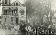 1966, prowincja Misiones, Argentyna.
Uroczystości z okazji Tysiąclecia Chrztu Polski. 
Fot. NN, kolekcja dotycząca życia religijnego w prowincji Misiones, zbiory  Archiwum Ojców Franciszkanów w Polskiej Misji Katolickiej w Martin Coronado, reprodukcje cyfrowe w  Bibliotece Polskiej im. Ignacego Domeyki w Buenos Aires (Biblioteca Polaca Ignacio Domeyko) i w Ośrodku KARTA w Warszawie